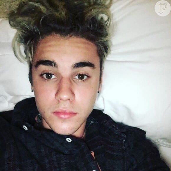 Antes da mudança de visual, Justin Bieber exibia cabelos platinados e dreads