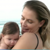 Deborah Secco mostra a filha, Maria Flor, em bastidores de ensaio de fotos na praia, no 'Vídeo Show' desta segunda-feira, 2 de maio de 2016