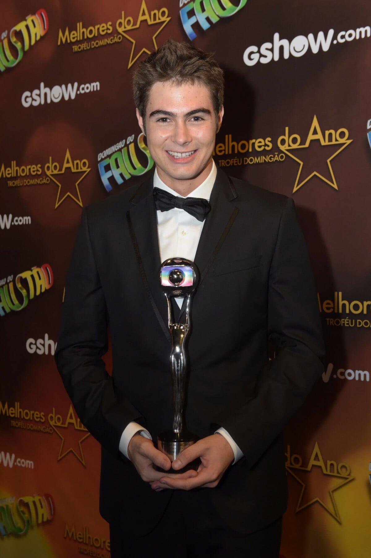 Foto: Rafael Vitti recebeu o prêmio de Ator Revelação de 2015 durante o ...