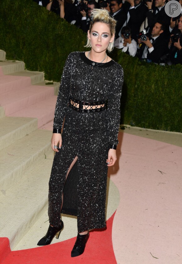 Kristen Stewart escolheu um vestido Chanel para ir ao baile do MET, em 2 de maio de 2016