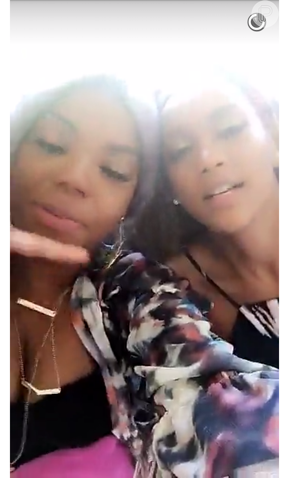 Ludmilla posa com Tais Araujo nos bastidores de 'Mister Brau' nesta terça-feira, 3 de maio de 2016