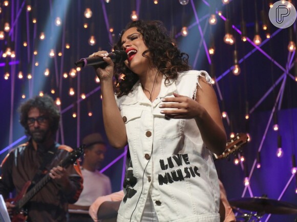 Anitta foi alvo de críticas ao aparecer bem diferente no programa 'Música Boa', do Multishow