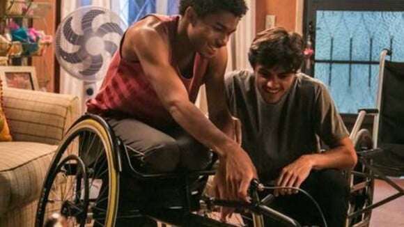 'Totalmente Demais':Jonatas abre mão de carro para dar cadeira de rodas a Wesley