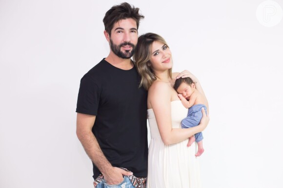 Atualmente, Sandro Pedroso namora a filha do cantor Leonardo, Jéssica Costa, com quem tem um filho, Noah, de 3 meses