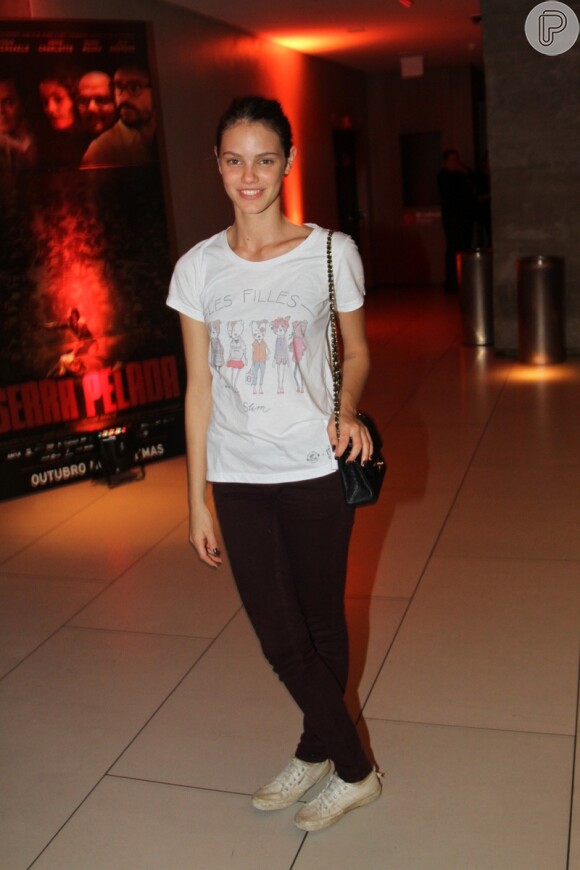 Laura Neiva no lançamento do filme 'Serra Pelada', em São Paulo, na noite desta segunda-feira, 14 de outubro de 2013