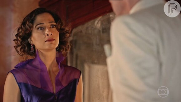 Tereza (Camila Pitanga) enfrenta Afrânio (Antonio Fagundes) e se recusa a obedecê-lo, na novela 'Velho Chico', a partir de 9 de maio de 2016