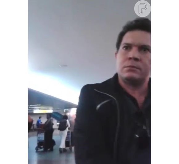 Ximbinha se irritou e xingou os fãs de Joelma em um aeroporto