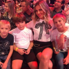 Fernanda Lima levou os filhos gêmeos, João e Francisco, para assistir o 'Superstar' ao vivo neste domingo, dia 08 de maio de 2016