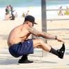 Lucas Lucco anda de skate e se exercita em uma praia da Zona Zul do Rio neste domingo, dia 08 de maio de 2016