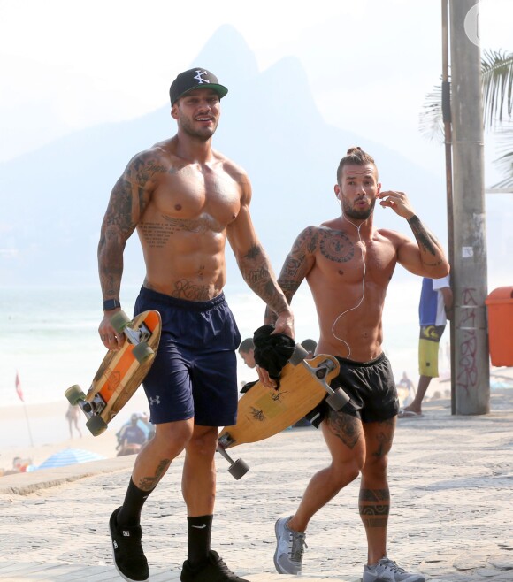 Lucas Lucco anda de skate e se exercita em uma praia da Zona Zul do Rio neste domingo, dia 08 de maio de 2016
