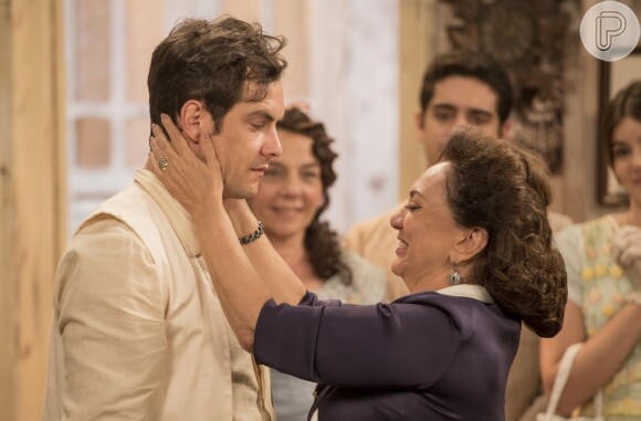 Em 'Êta Mundo Bom', Sandra (Flávia Alessandra) começou com o plano de matar mãe e filho, após Candinho (Sergio Guizé) conhece-la