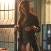 Em 'Totalmente Demais', Eliza (Marina Ruy Barbosa) fica só de lingerie e faz um striptease para Jonatas (Felipe Simas)