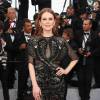 Julianne Moore apostou em joias sustentáveis para completar o look do Festival de Cannes