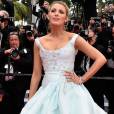 Blake Lively, em Cannes para divulgar o seu novo longa, 'Café Society', de Woody Allen, esteve na première de 'Slack Bay' na sexta-feira, 13 de maio de 2016. A atriz usou um vestido da estilista Vivienne Westwood e chegou a ser comparada à personagem da Disney Cinderela