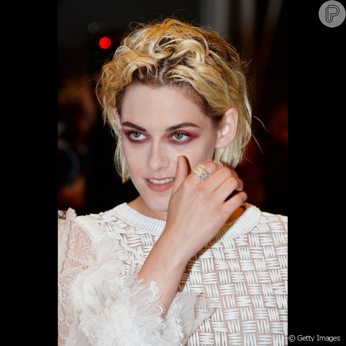 Olhos bem marcados de Kristen Stewart para première de &#039;Personal Shopper&#039;: maquiagem assinada por Lucia Pica, maquiadora oficial da Chanel
