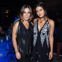 Gloria Pires vai com a filha Antonia a show de Orlando Morais na Portela. Fotos!