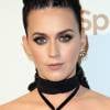 Katy Perry também está na lista das famosas que investem na tendência das tranças embutidas. A cantora optou pelo estilo clássico na hora de montar o penteado