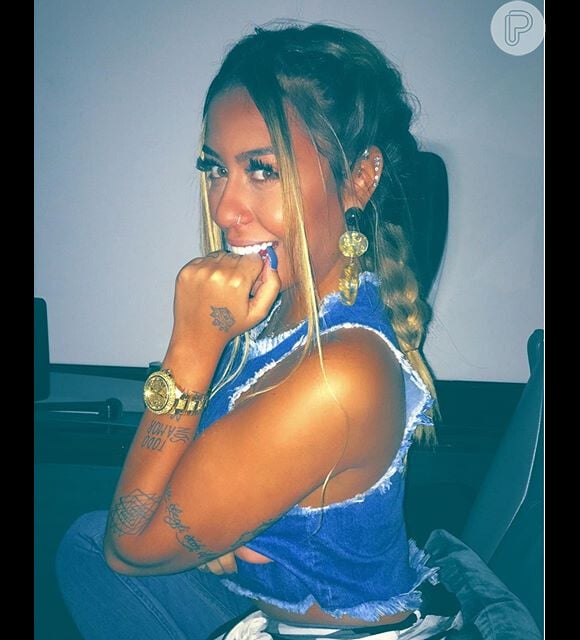 A irmã do jogador Neymar, Rafaella Santos, também se rendeu ao penteado usado pelas famosas