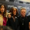 Steven Tyler e o Aerosmith posaram para fotos e até com os jornalistas que estavam na coletiva de imprensa