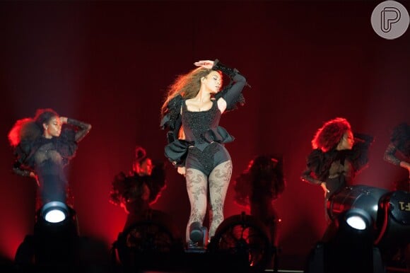 Encontro de Beyoncé com o pai aconteceu nos bastidores de um show da nova turnê da cantora, 'The Formation World Tour', em Houston, nos Estados Unidos