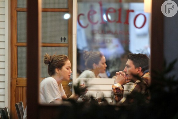 Nathalia Dill e Caio Sóh almoçam no restaurante Celeiro, no Leblon, na Zona Sul do Rio