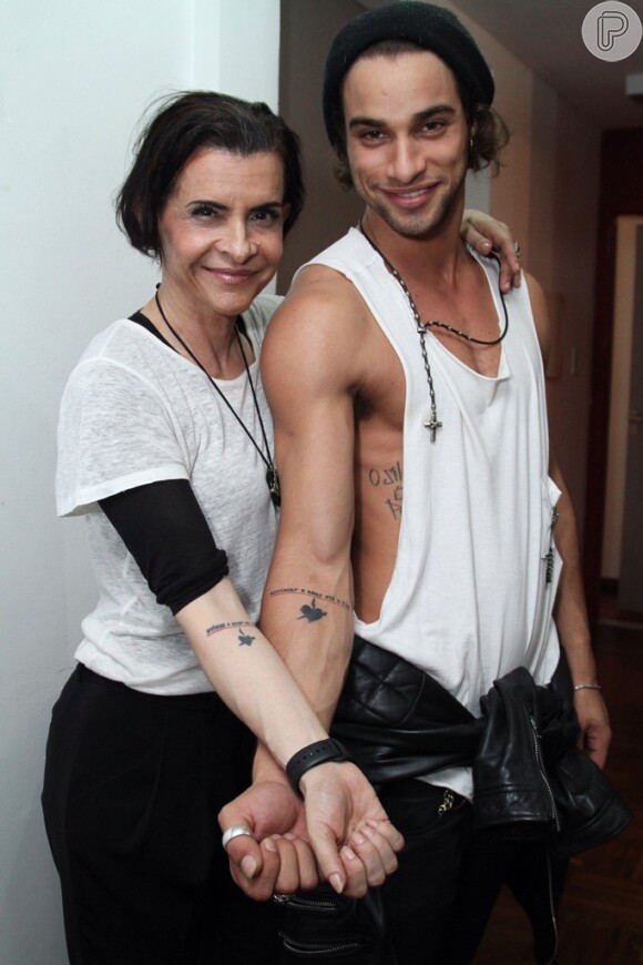 Pablo Morais, apontado como affair de Anitta, exibiu tatuagem igual a de Marina Lima no show da cantora, que aconteceu no dia 19 de maio de 2016