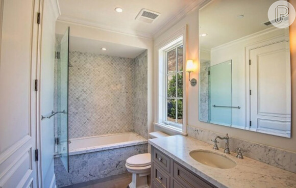 Aos 18 anos, Kylie Jenner compra nova mansão de R$ 21 milhões nos EUA