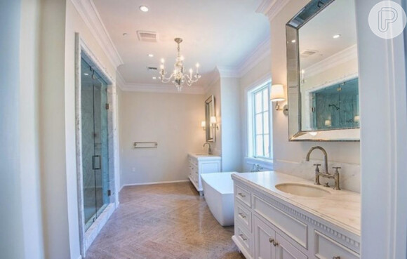 Aos 18 anos, Kylie Jenner compra nova mansão de R$ 21 milhões nos EUA