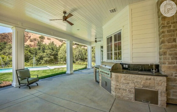 Aos 18 anos, Kylie Jenner compra nova mansão de R$ 21 milhões nos EUA