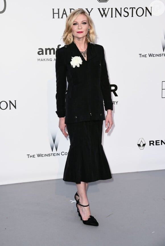 Kirsten Durst apostou em um vestido midi Chanel, sapatos Christian Lacroix Haute Couture e joias Fred Leighton 