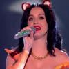 Katy Perry canta a música 'Roar' no 'The X Factor' britânico