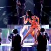 Katy Perry canta sua nova música 'Roar'