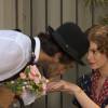 Por causa do filme 'Luzes da Cidad', Eliza (Marina Ruy Barbosa) sonhou com Jonatas (Felipe Simas), sendo ela a florista e ele o vagabundo, na novela 'Totalmente Demais'