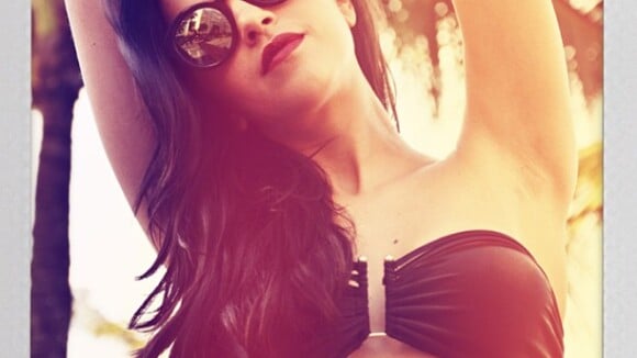 Mariana Rios posta foto de biquíni e exibe barriga sequinha em blog de moda