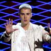 Justin Bieber também cantou o single 'Company' no Billboard Music Awards 2016, que aconteceu neste domingo, 22 de maio de 2016