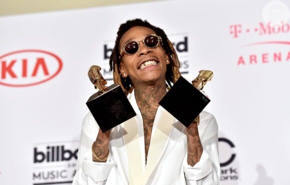 o rapper Wiz Khalifa recebeu o prêmio de 'Melhor Música Hot 100' com 'See You Again'