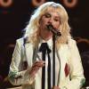 O palco ainda recebeu Kesha para uma performance emocionante de 'It Ain't Me Babe', em tributo a Bob Dylan