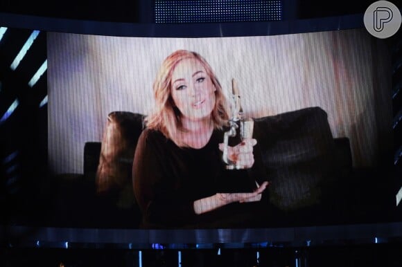 Adele deixou um vídeo de agradecimento e faturou também as categorias de 'Melhor Artista Feminina', 'Melhor Álbum', 'Canção mais Vendida' e 'Melhor Artista da Billboard 200'