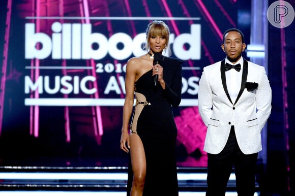 A cantora Ciara e o rapper Ludacris estiveram no comando do Billboard Music Awards 2016 e trocaram de roupa diversas vezes, neste domingo, 22 de maio de 2016