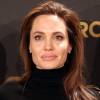Angelina Jolie já inaugurou um centro acadêmico na mesma instituição, com o objetivo de combater a violência contra mulheres em zonas de guerra