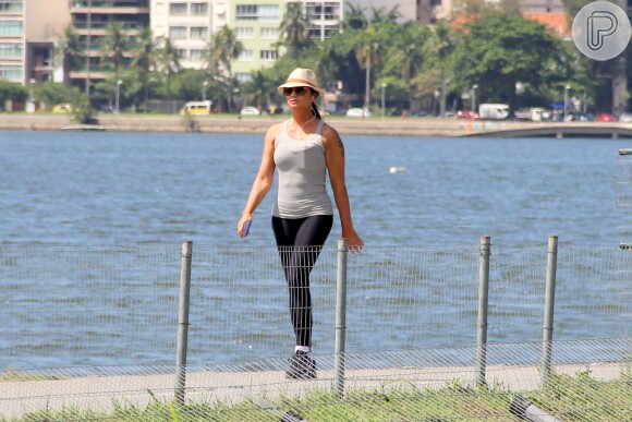 Luiza Brunet está com 53 anos e sempre é elogiada pelo corpo em forma