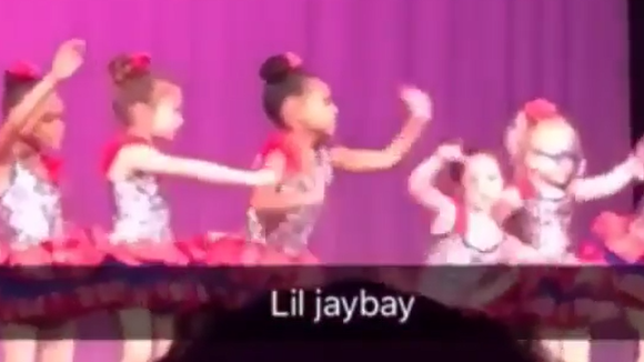 Blue Ivy dança em recital escolar com a presença de Beyoncé e Jay-Z. Vídeo!