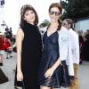 As irmãs gêmeas Giselle e Michelle Batista, ex-modelos e atrizes, foram ao desfile da coleção Cruise 2017 da grife Louis Vuitton