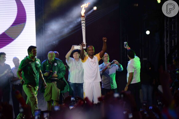 'Me sinto especial em estar aqui hoje num momento tão importante', disse Thiaguinho do palco do evento da Tocha Oímpica em Salvador nesta terça-feira, 24 de maio de 2016