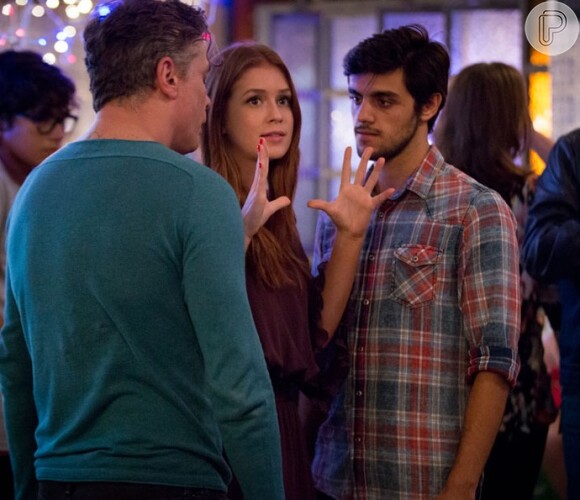 Em 'Totalmente Demais', Arthur (Fabio Assunção) surge de penetra em festa de Eliza (Marina Ruy Barbosa e Jonatas (Felipe Simas) o barra