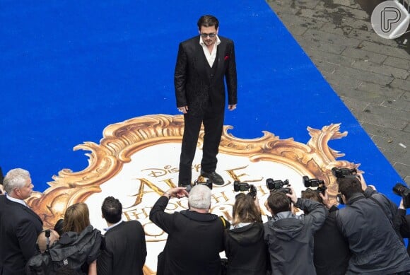 Johnny Depp foi sem a mulher para o Festival de Cannes, na França