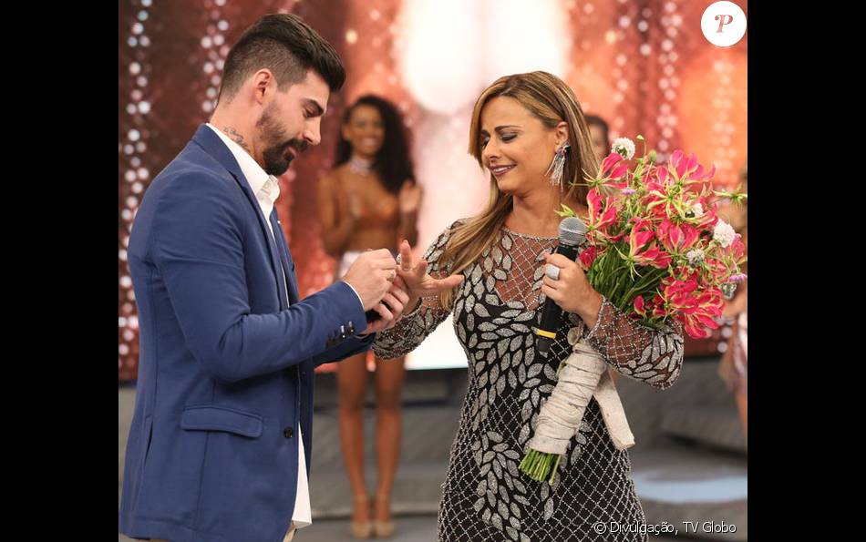 Viviane Araújo ficou noiva de Radamés no palco do 'Domingão do Faustão' em dezembro passado