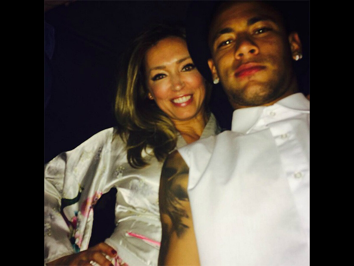 Após rumor com Neymar, Chloë Grace assume namoro com filho de David Beckham  - Purepeople