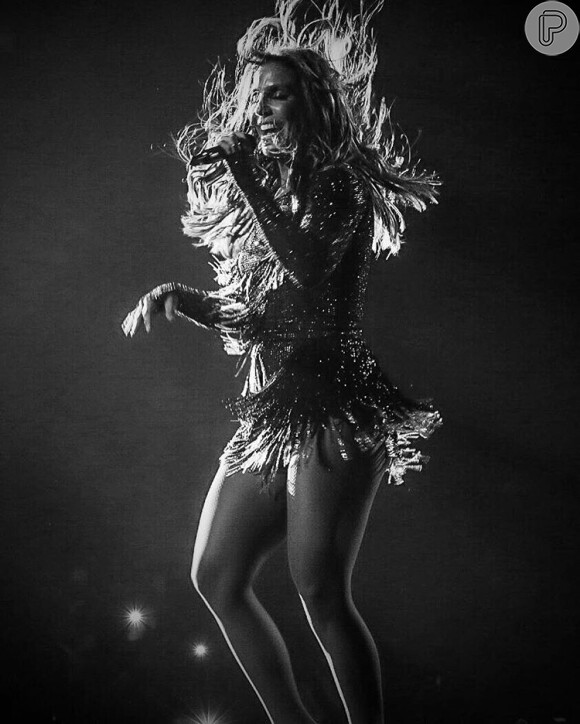 Ivete Sangalo fez show em Amsterdã, na Holanda, durante o Viva Brasil Festival, no Heineken Music Hall, nesta quinta-feira, 26 de maio de 2016. Além dos clássicos da carreira, a artista cantou a música 'Zero a Dez', que faz parte do DVD que a baiana gravou no último mês
