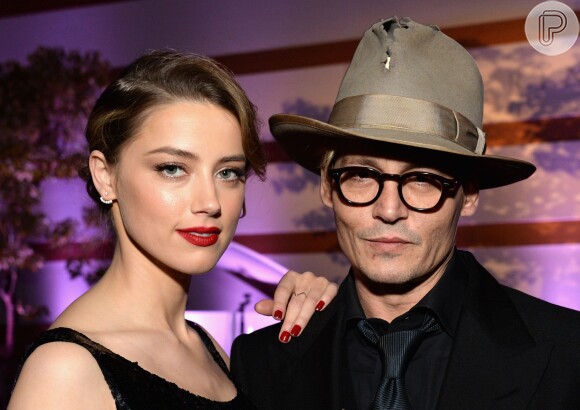 Amber Heard acusa Johnny Depp de violência doméstica. A atriz entrou com pedido de divórcio